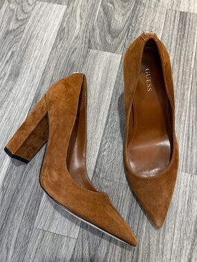 GUESS Abigail Suede Pointed Toe Block Heel Pumps in Cognac Brown size 7.5